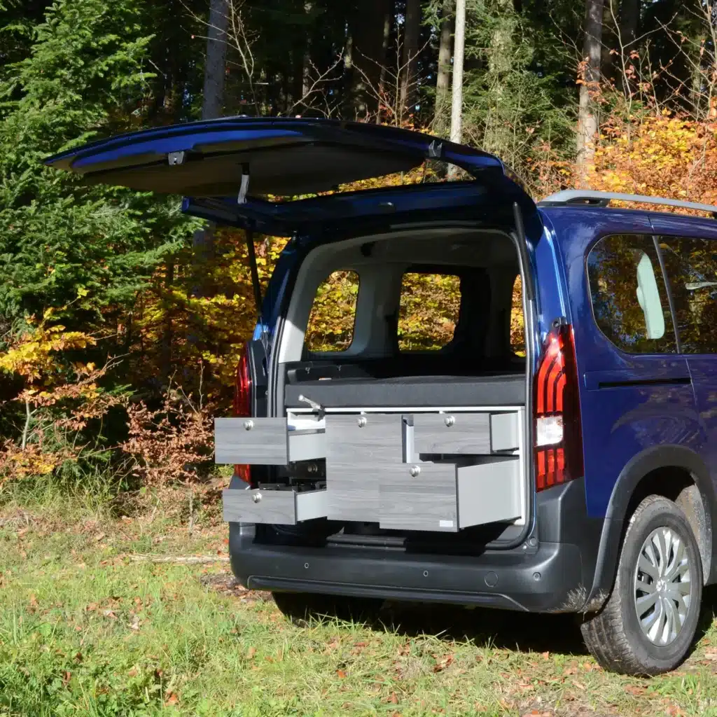 VanEssa Heckkueche Korpus-Silber Front-Swiss im Citroen Berlingo Peugeot Rifter Proace City