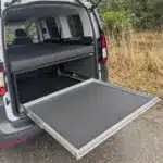 riva-heckauszug-caddy-connect-ausgezogen-heck-seitlich-graphit