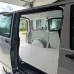 VanEssa Bodenplatte mit Pünktchen PVC Belag seitlich nach hinten