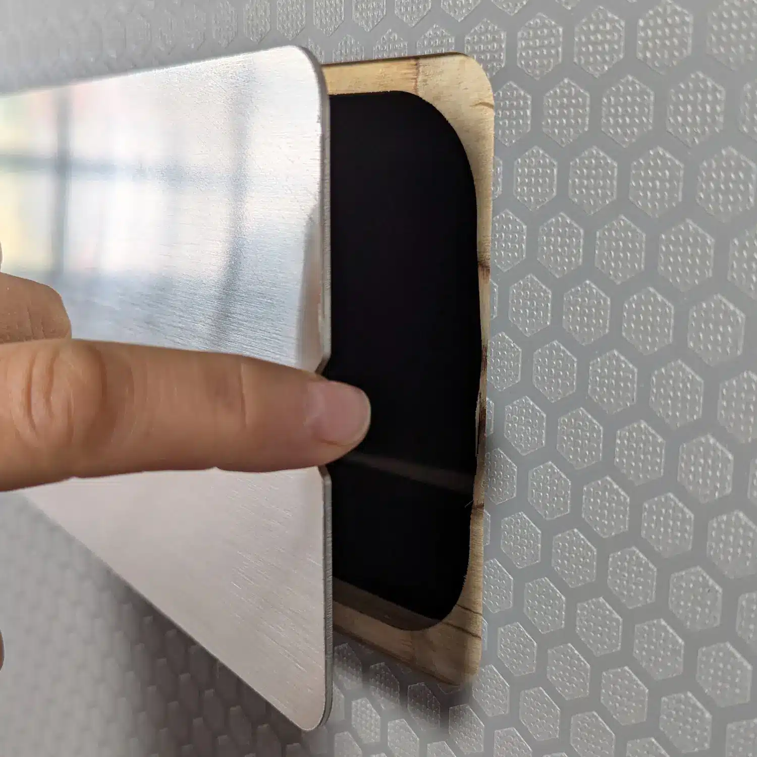 Fahrzeugboden fuer VW Transporter und Caravelle T5 T6 Edelstahl Abdeckungen montieren