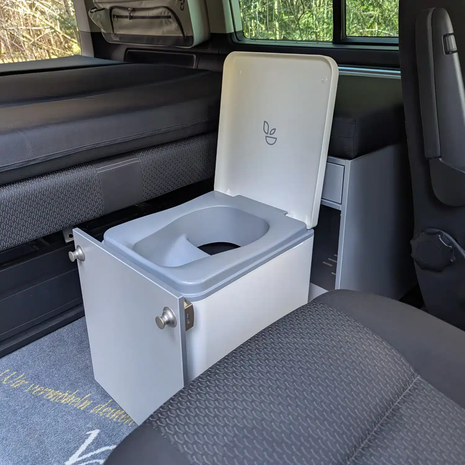 Bettverlaengerung Innenraummodul Korpus-silber Silber im VW T5 T6 Multivan mit WC Trelino