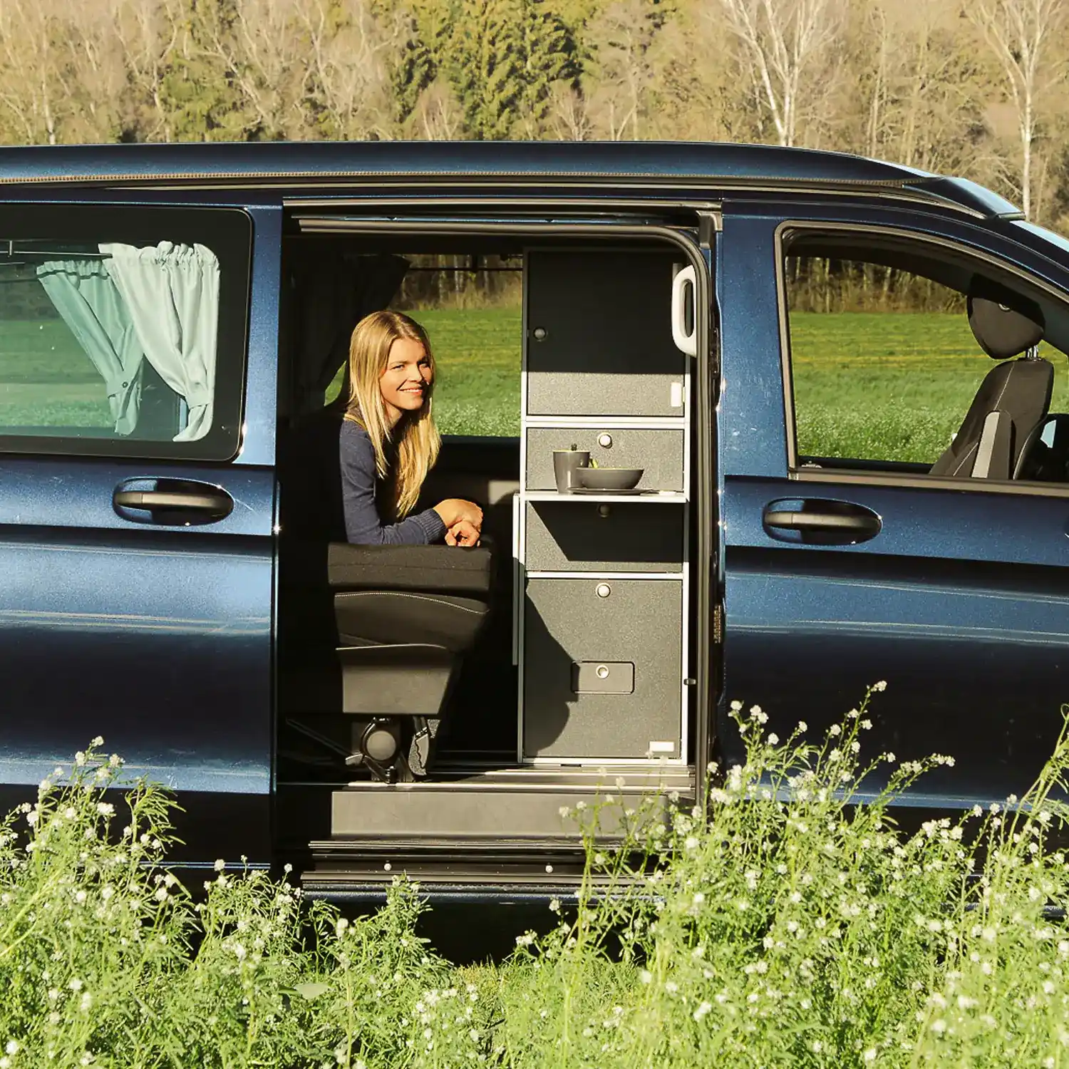Modulturm WC Korpus-silber Schwarz-matt im Mercedes Van
