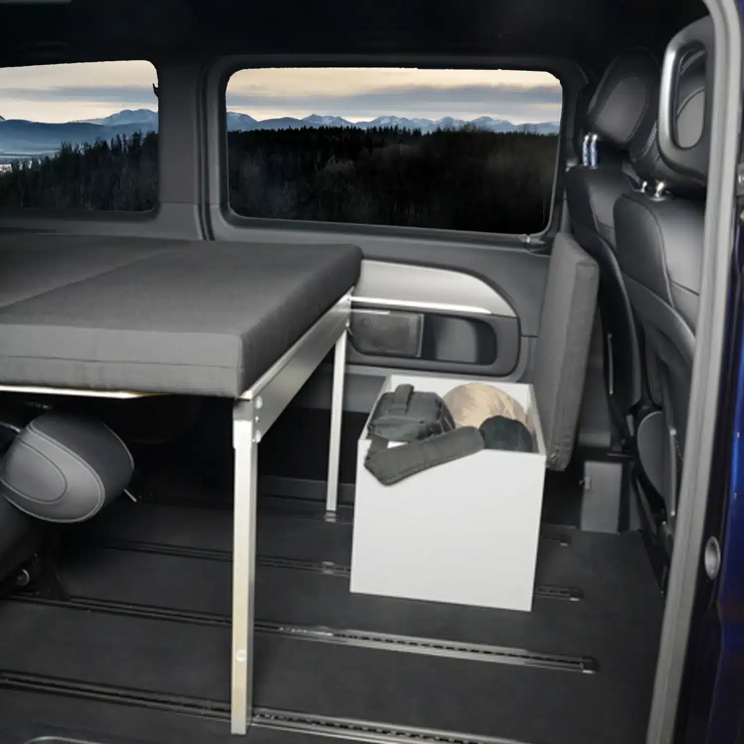 VanEssa Staubox im Mercedes Van Gepaeck