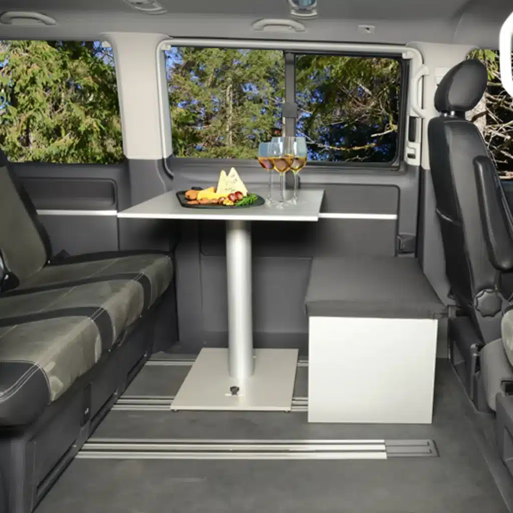 VanEssa Staubox im VW T5 T6 Multivan Beach Wein und Essen