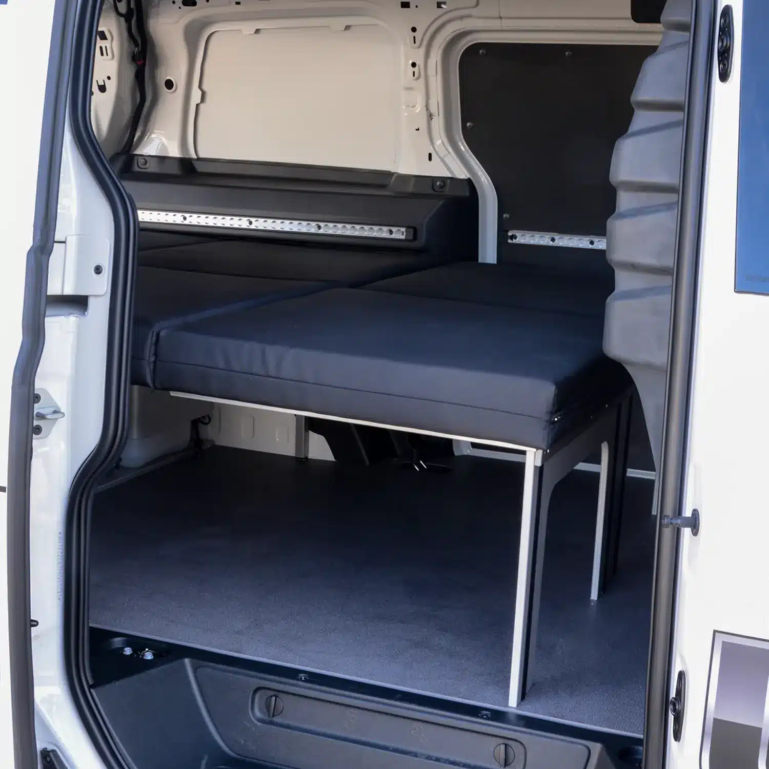 VanEssa Schlafsystem Surfer geteilt VW ID Buzz Doppelbett