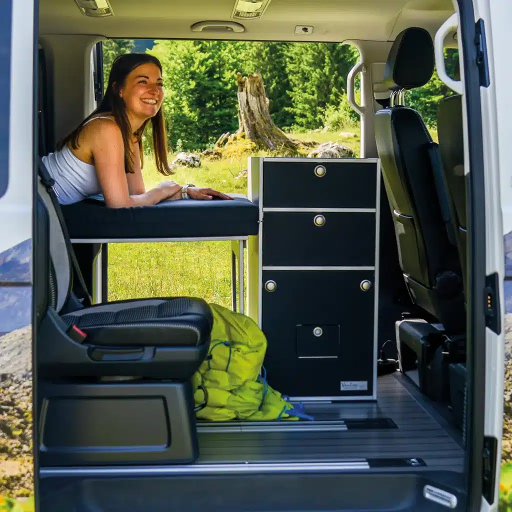 VanEssa Schlafsystem Surfer geteilt VW T5 / T6 / T6.1 mit Modulturm
