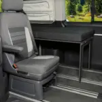 Schlafsystem Surfer geteilt VW T5 T6 Multivan Beach halb aufgebaut mit Einzelsitz