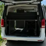 Mercedes Schlafsystem Surfer Heckansicht Packzustand