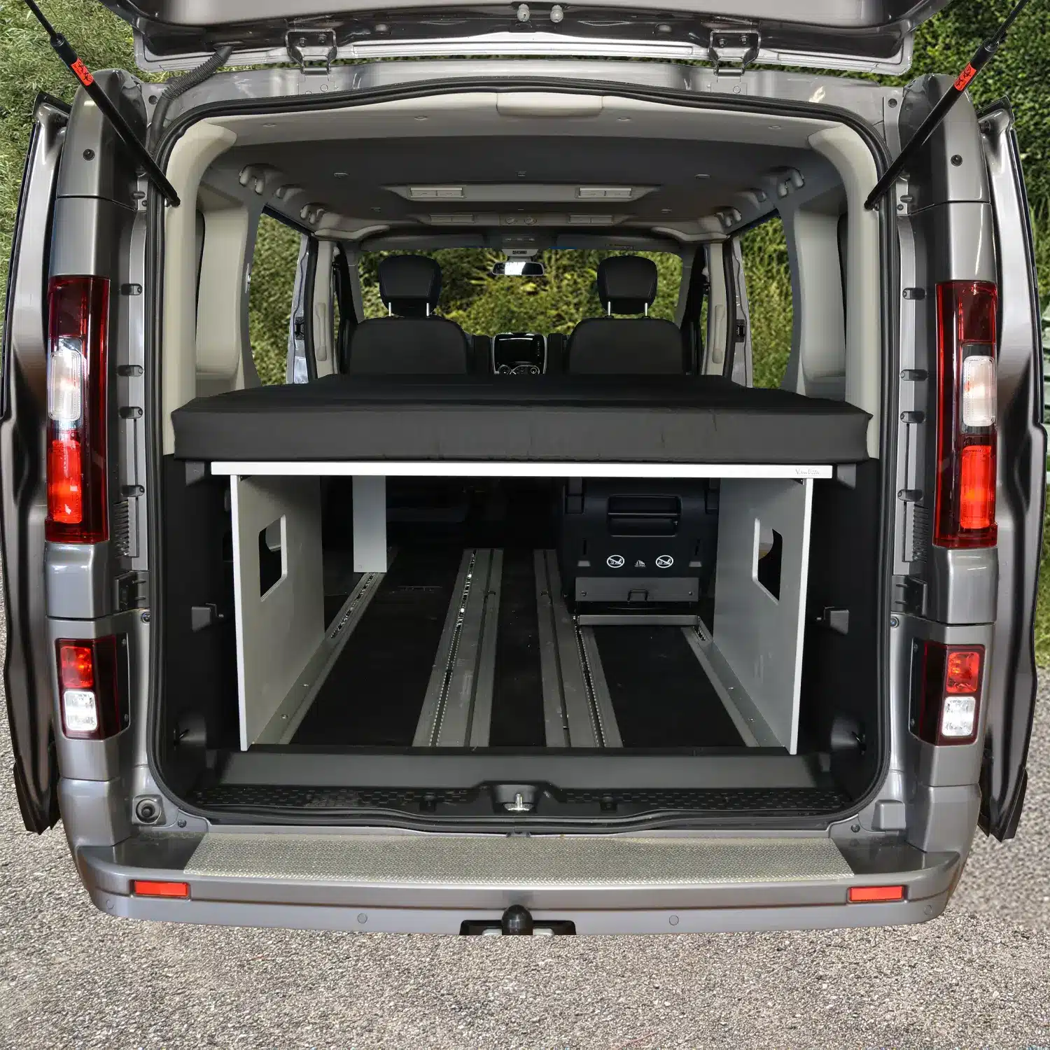 Sleeping system Surfer Vivaro B Life and Trafic Spaceclass rear view