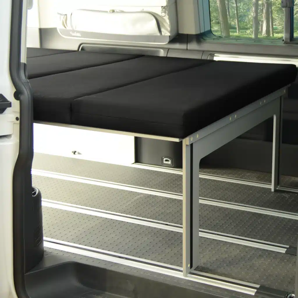 Schlafsystem Surfer im VW T5 T6 Multivan Seitenansicht