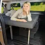 Van Stellantis PSA sleeping system with support leg and 2-seater bench