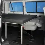Schlafsystem Van VW Transporter Caravelle T5 T6 aufgebaut mit Zweierbank