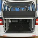 Schlafsystem Van VW Transporter Caravelle T5 T6 Packzustand von hinten im Auto