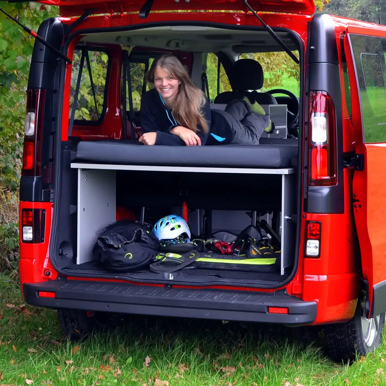 Schlafsystem Vivaro Trafic NV300 Primastar Heckansicht Klettern