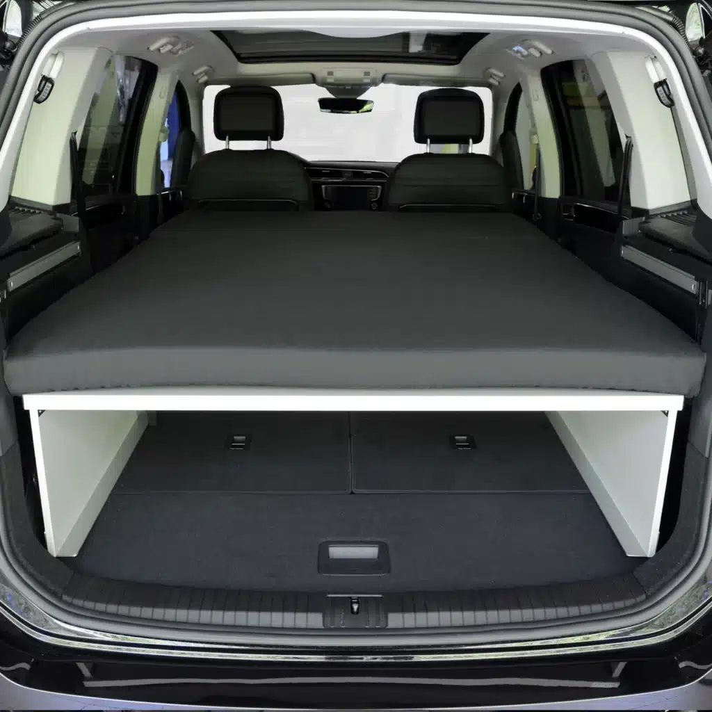 VanEssa sleeping system VW Touran rear view