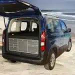 Schlafsystem zur Heckkueche Berlingo III Rifter Proace City Verso Combo E am Strand