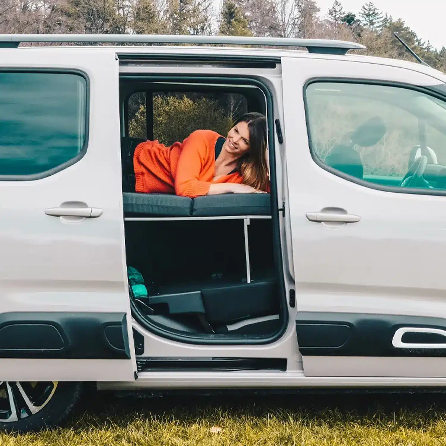 Schlafsystem zur Heckkueche Berlingo III Rifter Proace City Verso Combo E halb seitlich