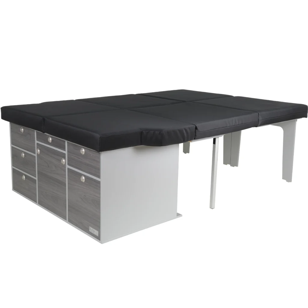 Schlafsystem Surfer geteilt zur Kueche aufgebaut