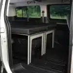 Schlafsystem Surfer geteilt zur Kueche seitlich Doppelbett