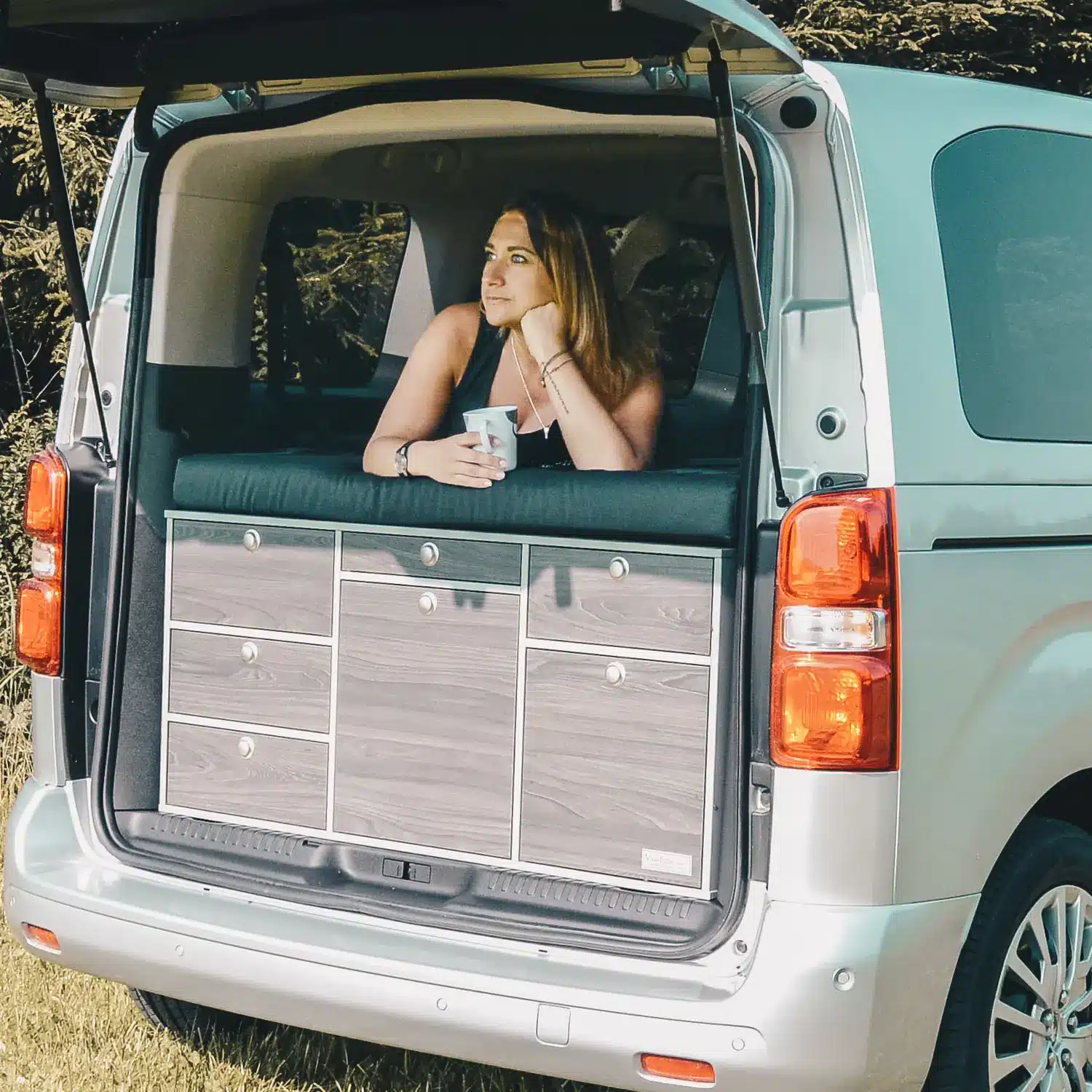 Schlafsystem Surfer zur Heckkueche Stellantis PSA Heckansicht