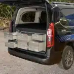 Schlafsystem zur Heckkueche Berlingo 3 Rifter XL Heckansicht seitlich