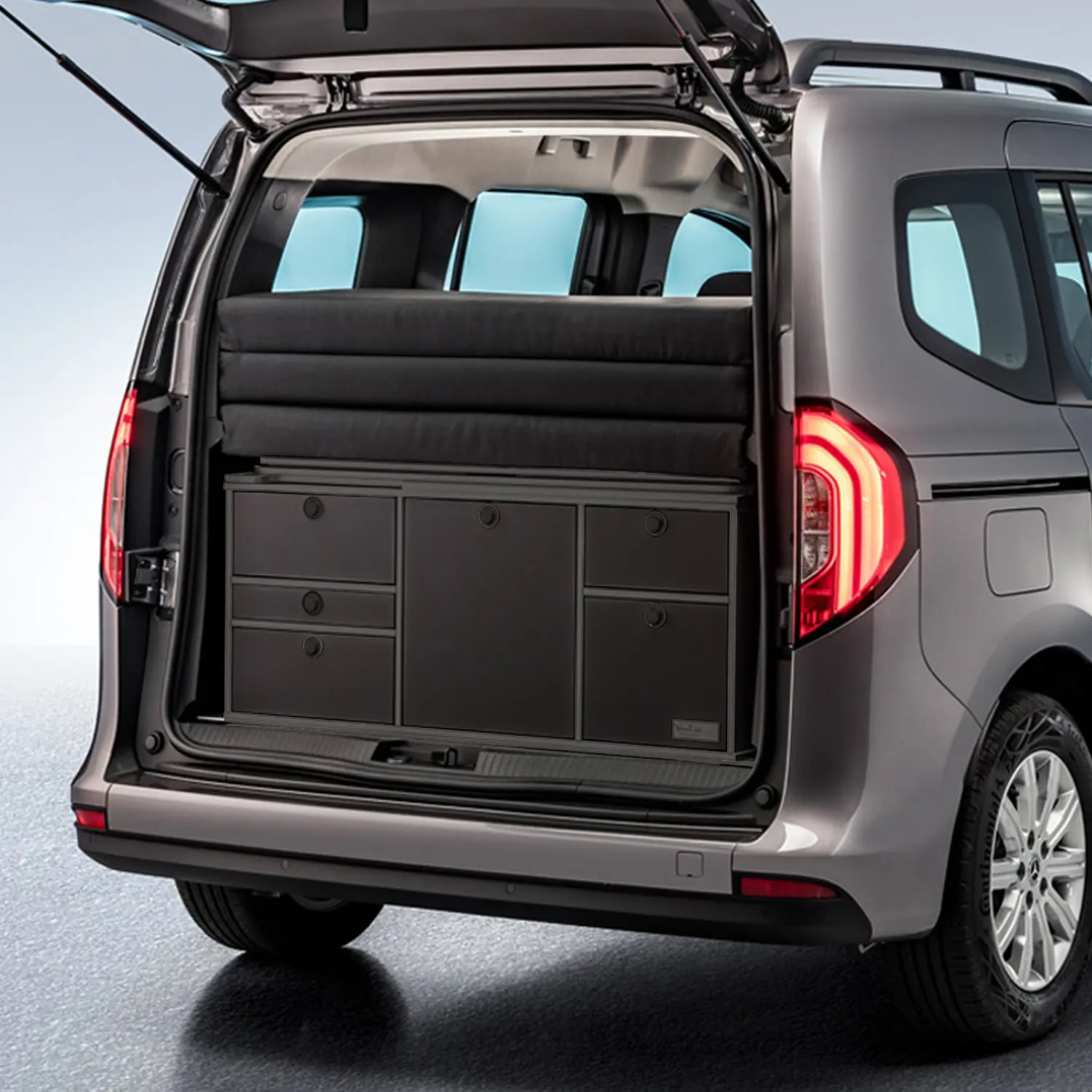 Schlafsystem zur Heckkueche Kangoo III Citan Townstar Graphit Packzustand im Auto