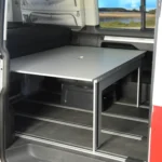 Schlafsystem zur Kueche Surfer VW T5 T6 Multivan Beach Seitenansicht mit Einzelsitz