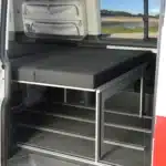 Schlafsystem zur Kueche Surfer VW T5 T6 Multivan Beach Seitenansicht ohne Ruecksitze
