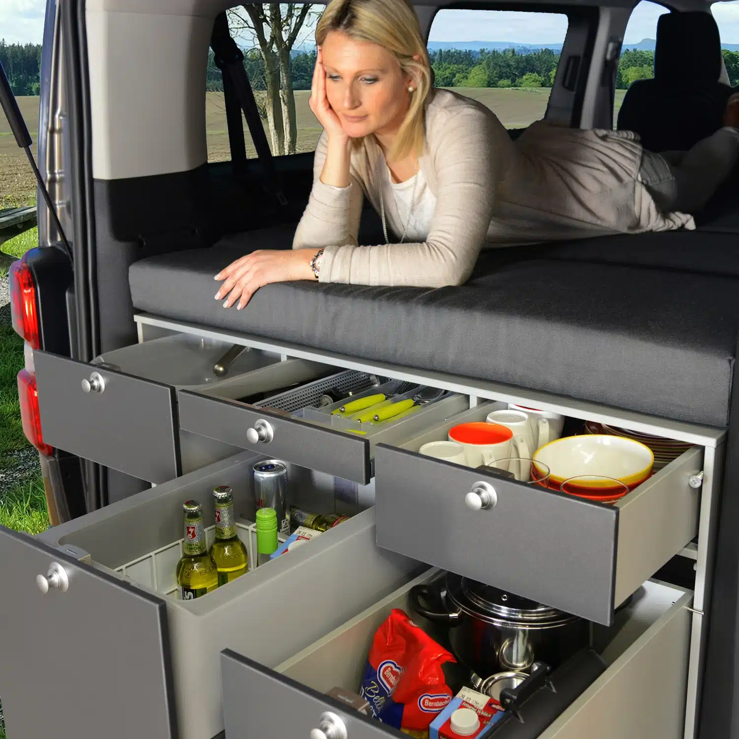 Schlafsystem zur Kueche Van Stellantis PSA Heckansicht seitlich