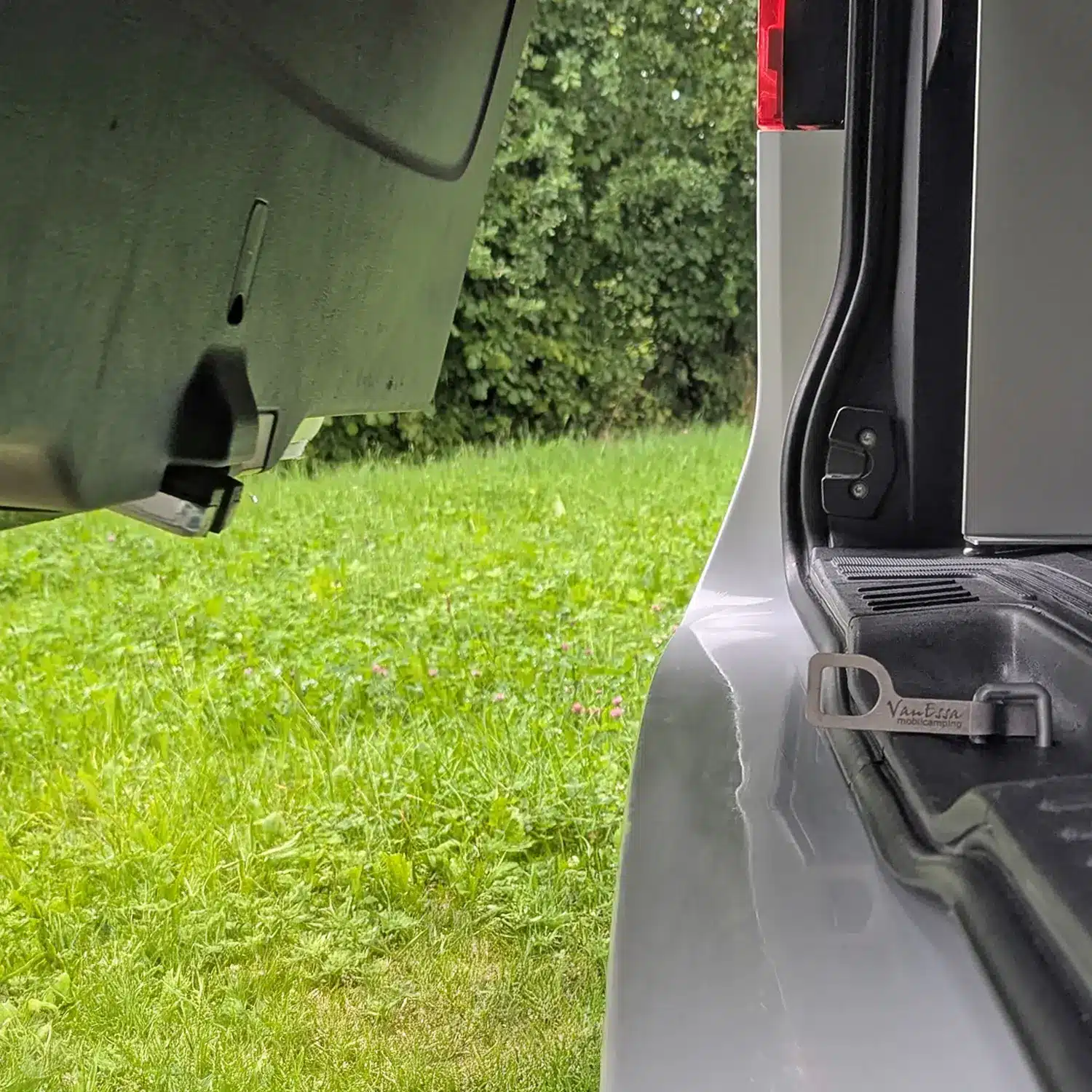 Heckklappenhaken Mercedes Van Standard-Laenge beim Schliessen