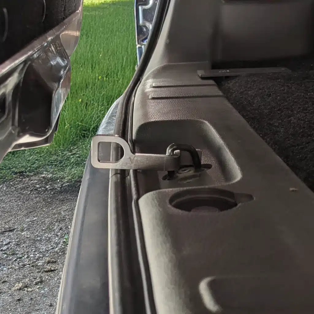 VanEssa Heckklappenhaken fuer Heckklappe Nissan NV200