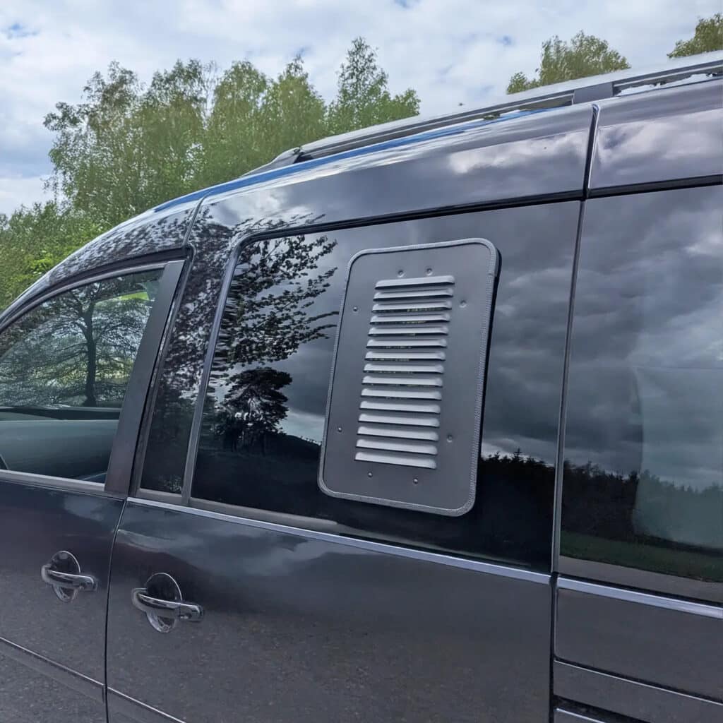 Ventilation grille for sliding window in VW Caddy driver's side