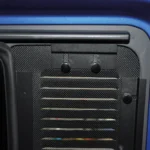 Lueftungsgitter fuer Schiebefenster VW Caddy Befestigung