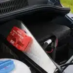 Marderabwehrgeraet K&K M2500 Ultraschall und LED im VW Bus