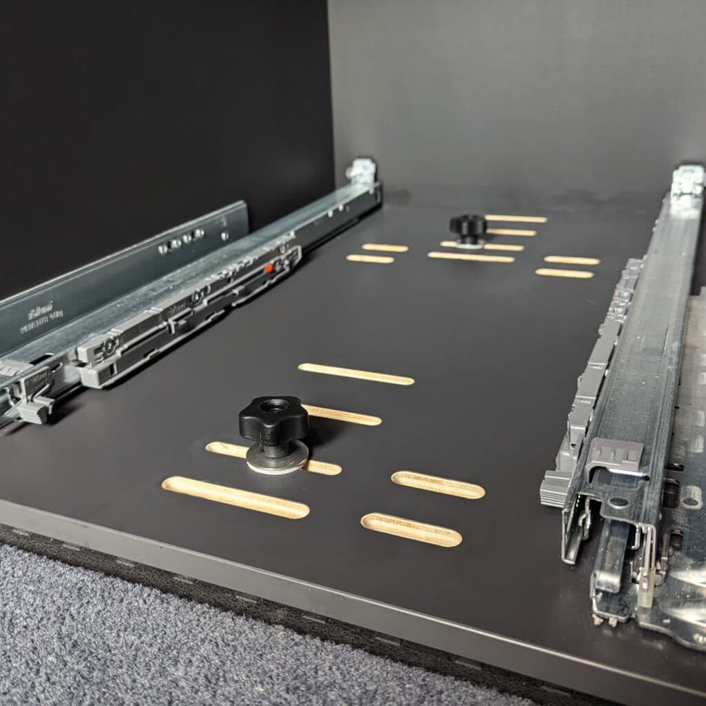 Befestigungsschraube Schienensystem VW Multivan Beach