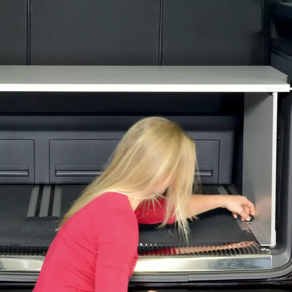 Befestigungsschraube Schienensystem VW Multivan Beach Befestigung Heckboard