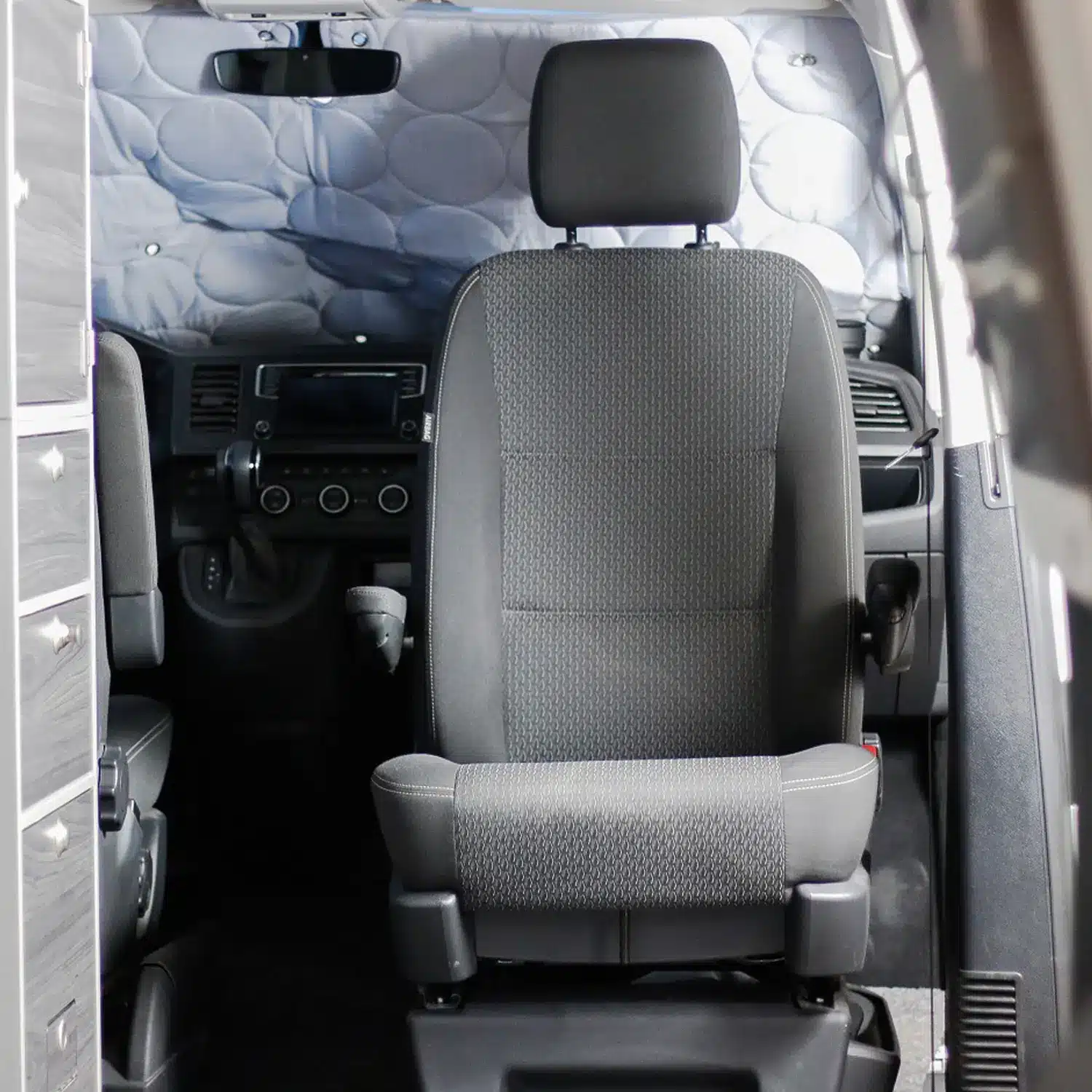 Drehkonsole fuer Volkswagen T5/T6/T6.1 Beifahrersitz im VW Bus