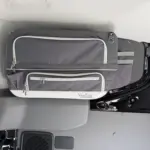 VanEssa Ford Custom Packtasche anthrazit im VW Transporter ab 2025 kurzer Radstand Beifahrerseite