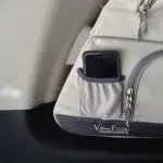 Packtasche Mercedes Hellgrau Handyhalter in Netztasche an Fenstertasche im Auto