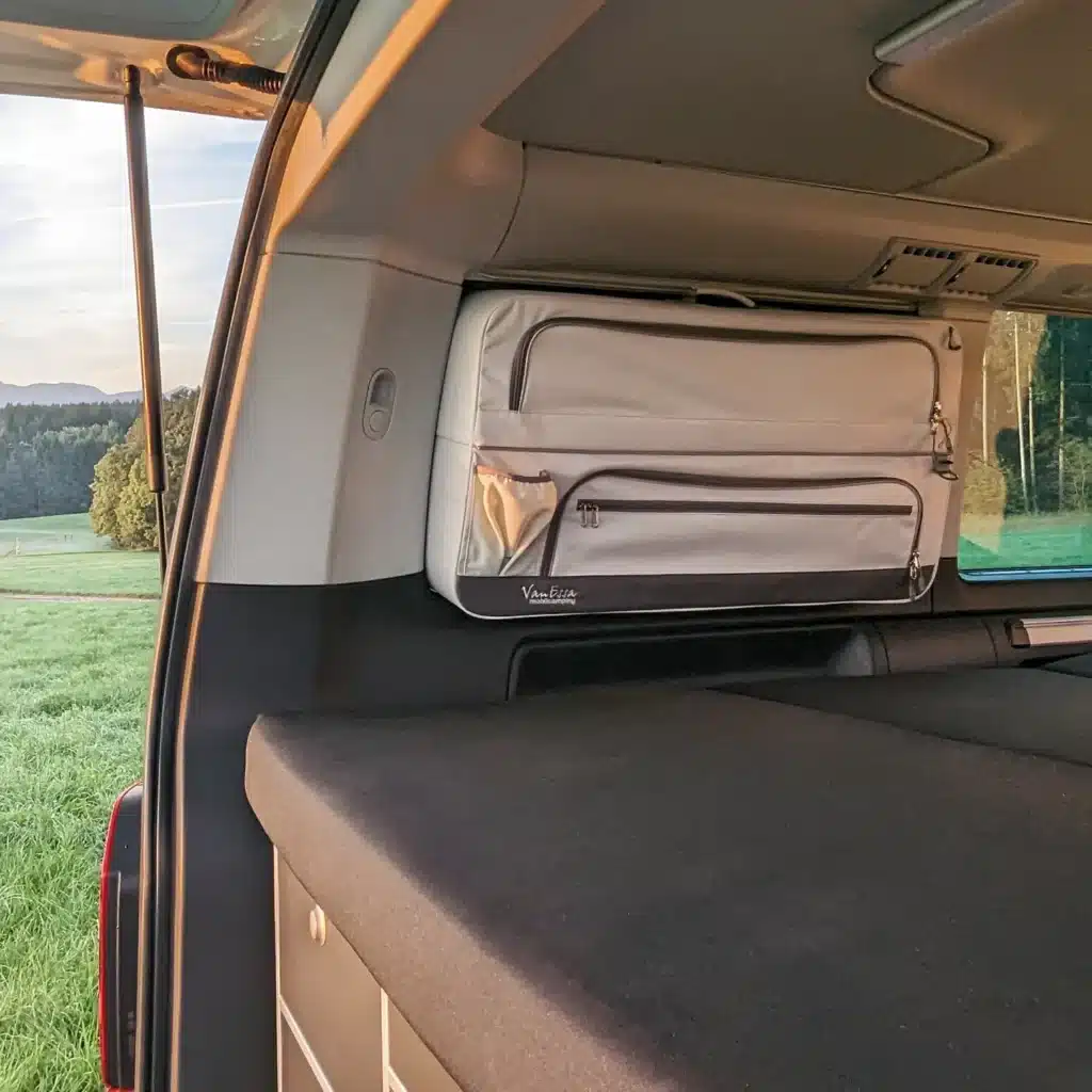 Packtaschen Multivan mit Sonnenrollos hellgrau Beach