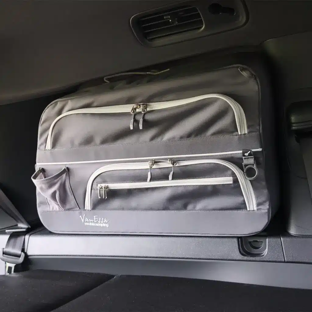 VanEssa Packtasche anthrazit im VW ID. Buzz im Auto