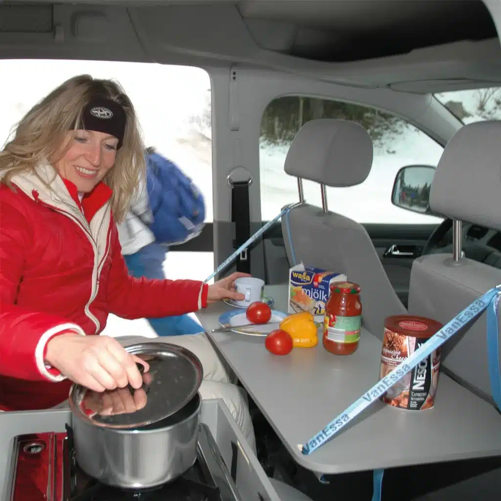 Camping inside table for Caddy and Caddy Maxi in winter while eating