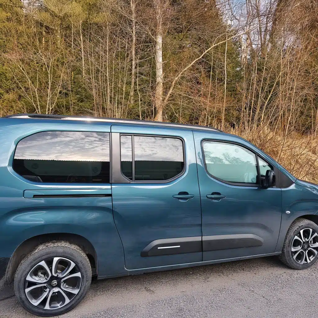 VanEssa Thermomatten Verdunklung Berlingo 3, Rifter, Combo E, Proace City Verso, Doblo 3 Seitenansicht außen Heckfenster XL