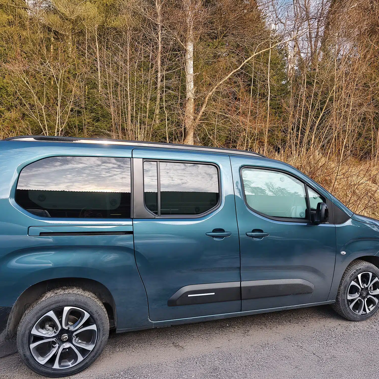 VanEssa Thermomatten Verdunklung Berlingo 3, Rifter, Combo E, Proace City Verso, Doblo 3 Seitenansicht außen Heckfenster XL