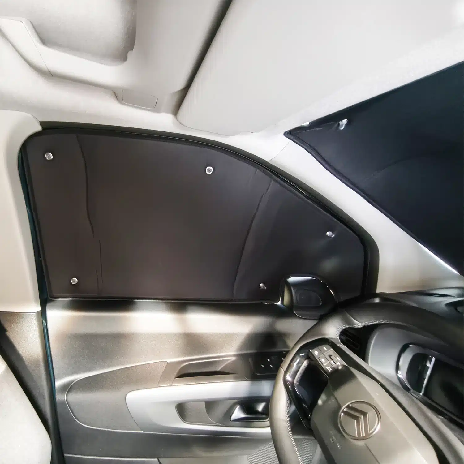 VanEssa Thermomatten Verdunklung Berlingo 3, Rifter, Combo E, Proace City Verso, Doblo 3 Fahrerseite innen