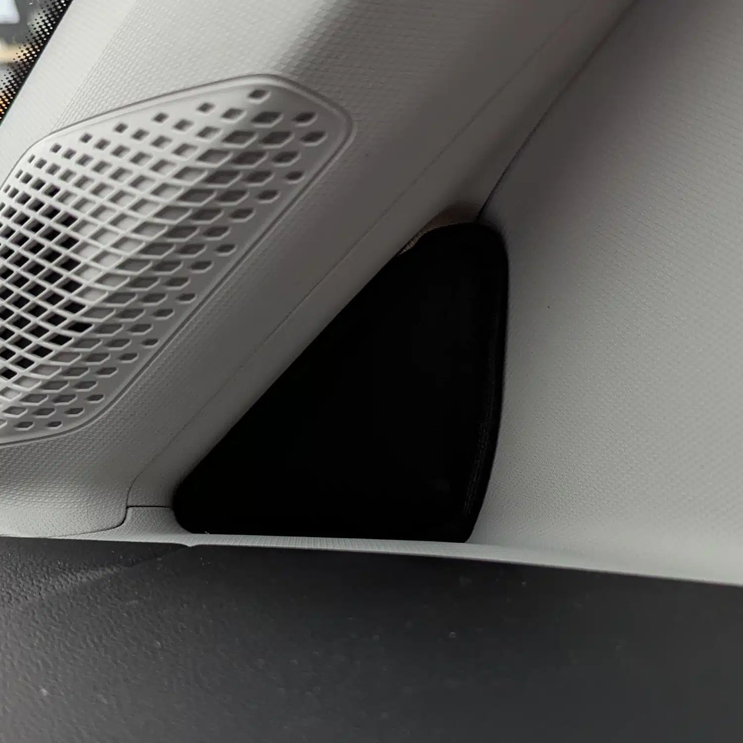 Black Edition VW Caddy Ford Tourneo Connect small side windows