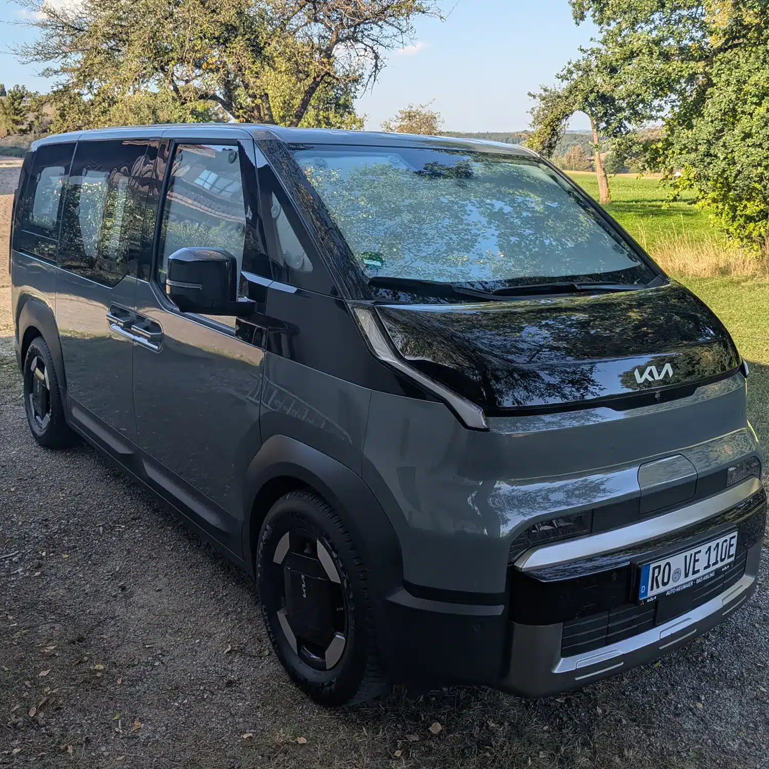 Verdunklung Thermomatten Black Kia PV5 von aussen