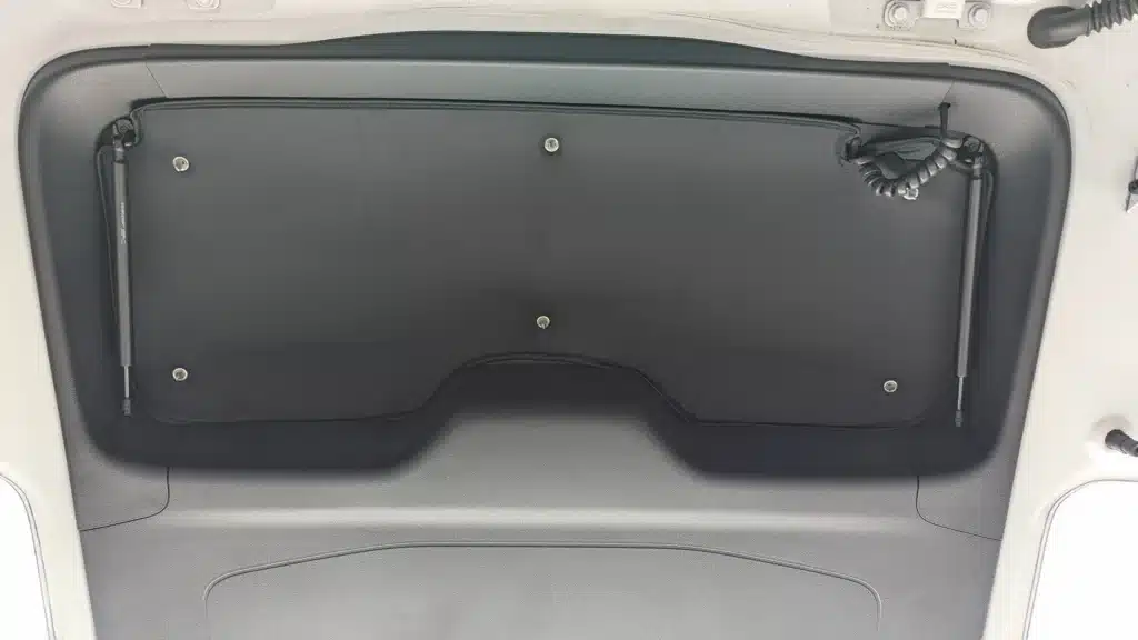 Thermo Verdunklung Black Edition PSA Stellantis Heckklappe