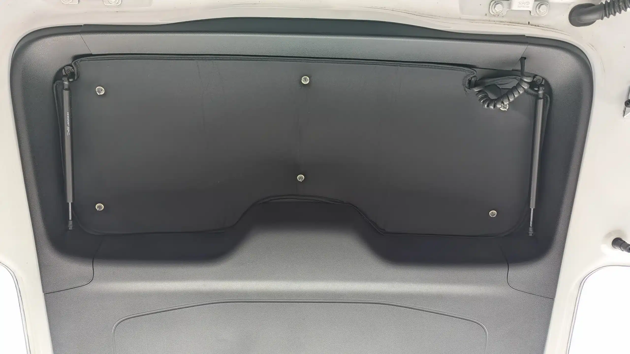 Thermo Verdunklung Black Edition PSA Stellantis Heckklappe