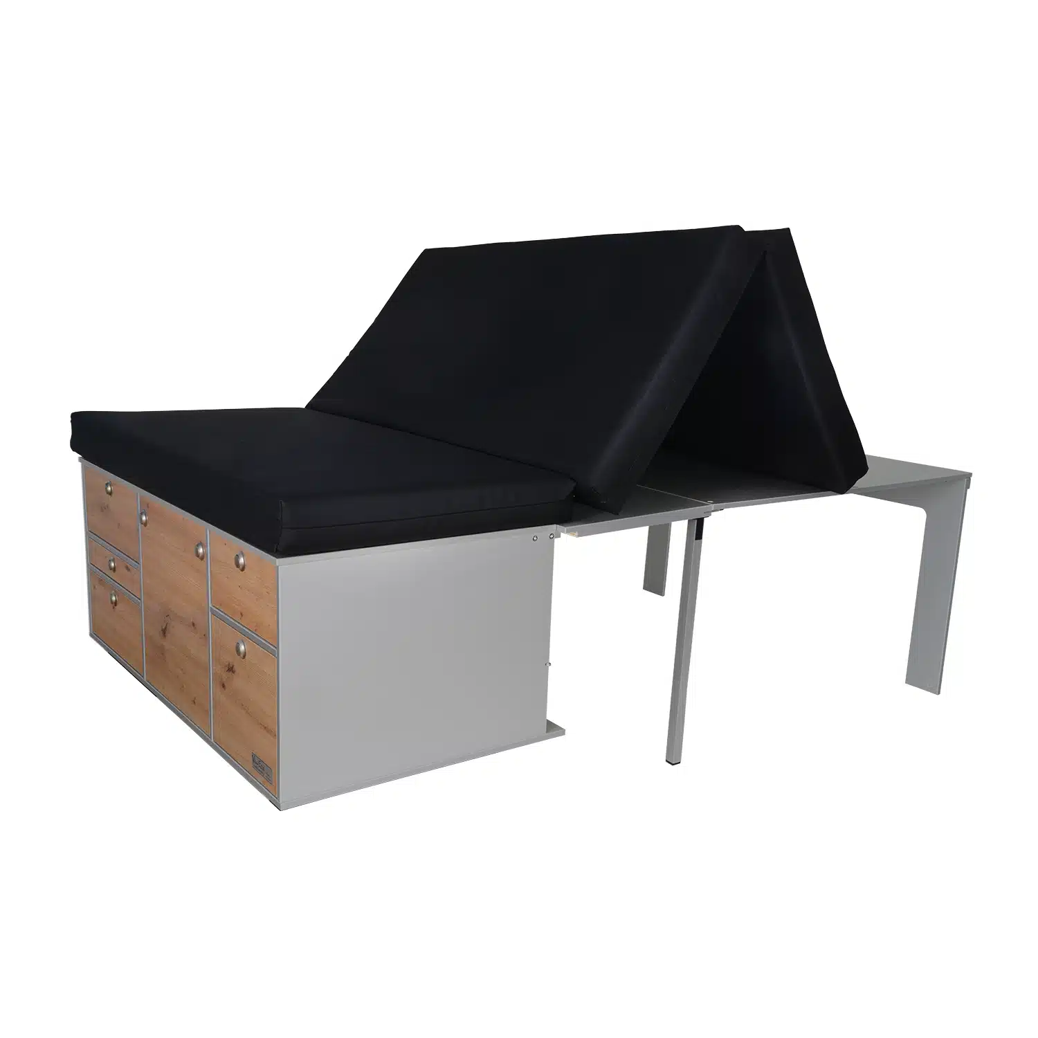 Schlafsystem zur Heckkueche mit aufgestellter Matratze